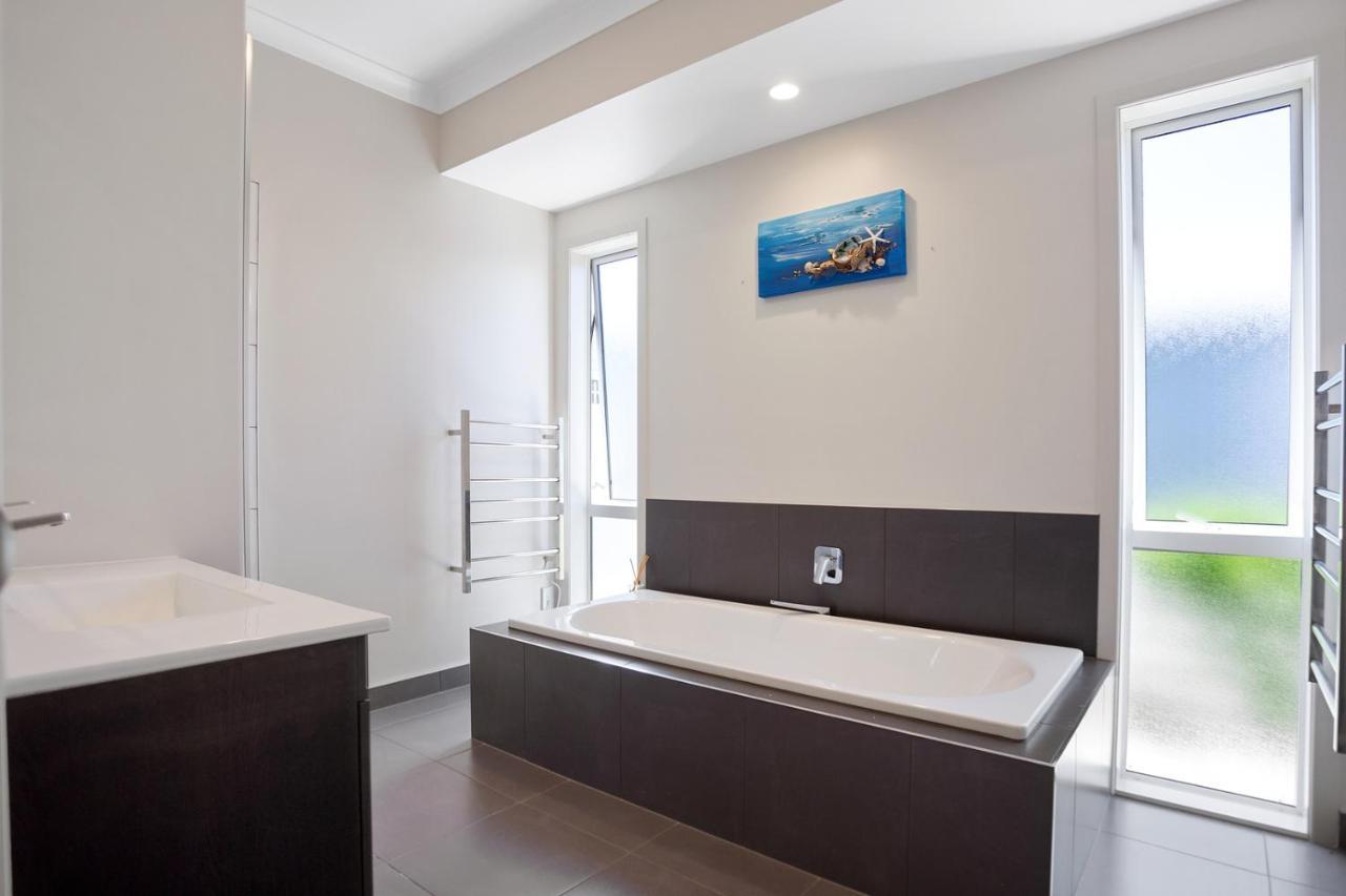 Sky Blue Retreat - Waihi Beach Holiday Home Экстерьер фото
